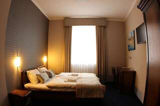 Отель Hotel Kamienica Ополе Просторный двухместный номер с 2 отдельными кроватями-1