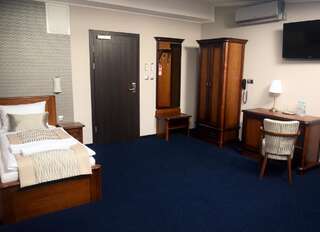 Отель Hotel Kamienica Ополе Просторный двухместный номер с 2 отдельными кроватями-6