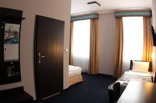 Отель Hotel Kamienica Ополе Просторный двухместный номер с 2 отдельными кроватями-2
